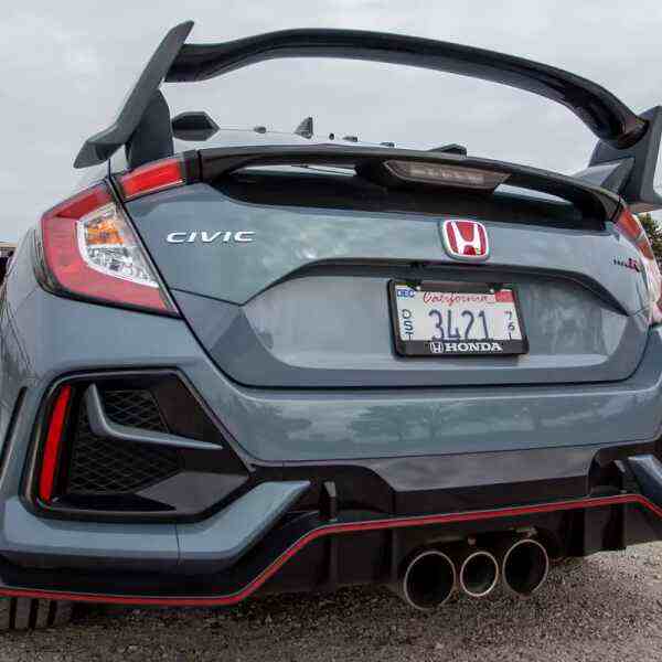 honda-civic-type-r-2020-21-blue-exterior-rear70A8B01C-E9E1-0109-2B35-D0B9A78F4100.jpg